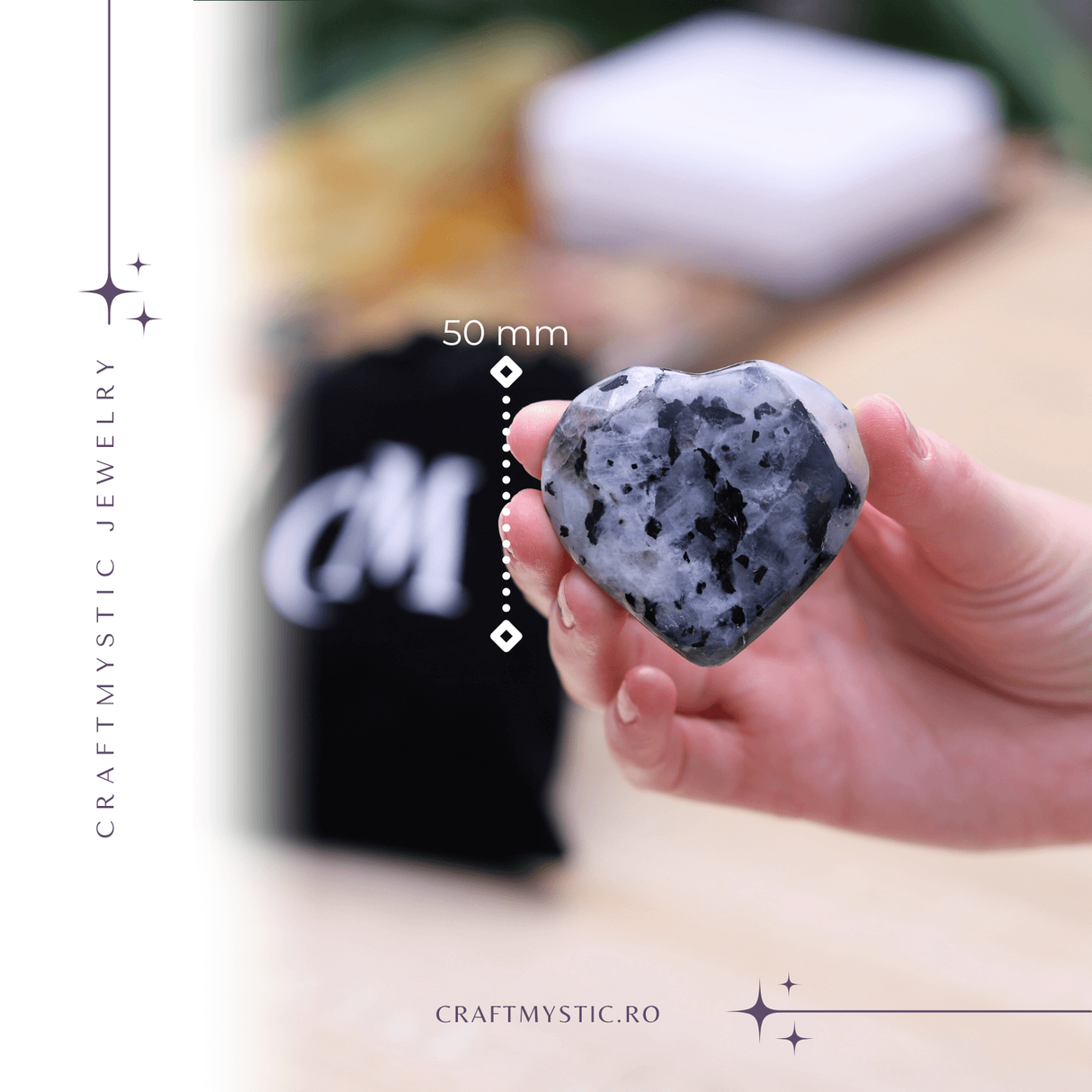 Inima Sculptata Manual de 50mm din Piatra Lunii Curcubeu Naturala