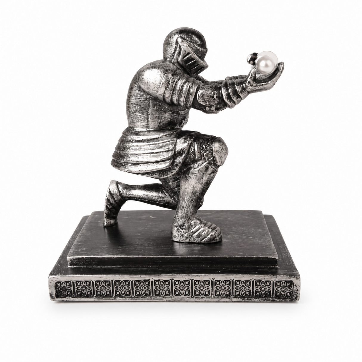 Suport cu Pix / Stilou Cavaler Medieval din Rasina – Organizare Eleganta si Inspiratie pentru Birou