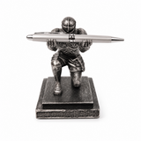 Suport cu Pix / Stilou Cavaler Medieval din Rasina – Organizare Eleganta si Inspiratie pentru Birou
