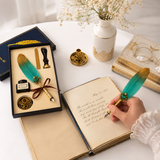 Set Stilou cu Penita si Pana Verde-Auriu, Ceara si Stampila – Cadou Elegant pentru Pasionatii de Scris
