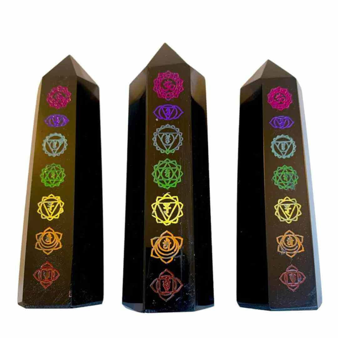 Turn de cristal din Obsidian Negru 9-10 cm cu cele 7 Chakre - Bagheta hexagonala pentru vindecare, reiki si decor pentru casa si birou