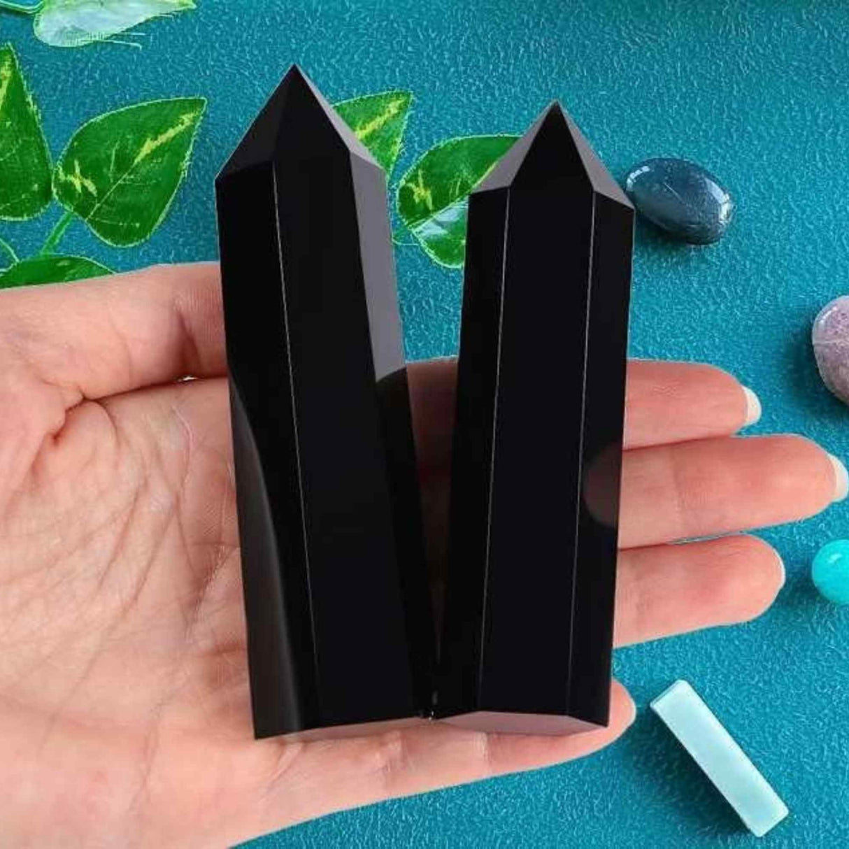Turn de cristal semipretios vindecator hexagonal Obsidian - Obelisc cu inaltimea intre 7-8 cm