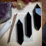 Turn Hexagonal Dublu Varf din Obsidian Negru inaltime de 7-9 cm - cristal de protectie puternic, care actioneaza ca un scut impotriva negativitatii si a stresului